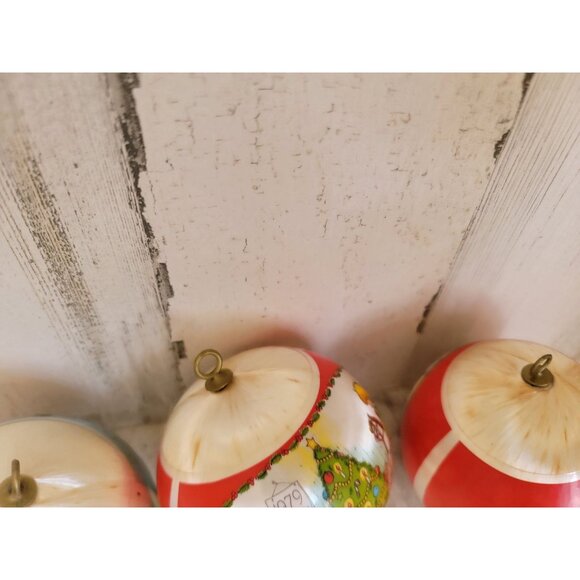 Vintage Hallmark satin Ball Xmas scenic ornament set - Picture 3 of 8